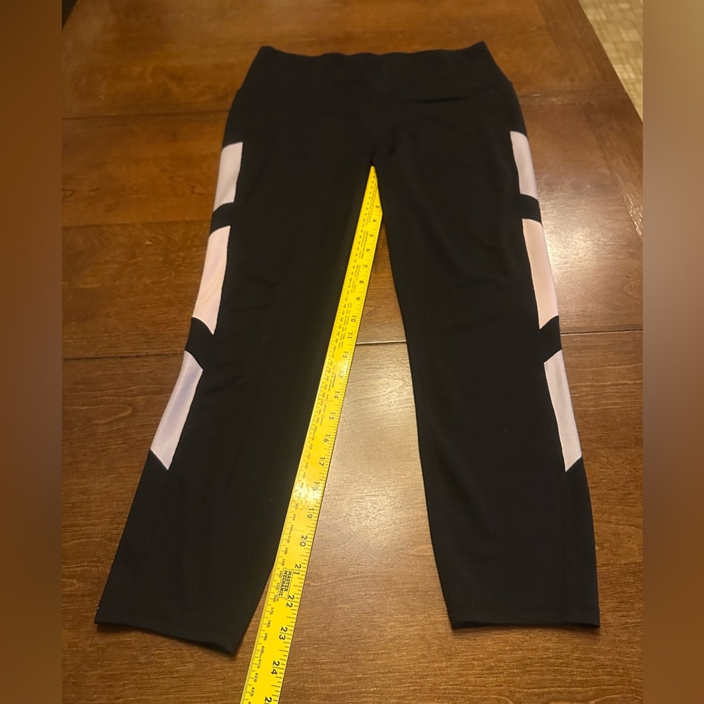 GAIAM women’s Leggings with Black and Pink Panels XL